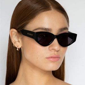 NWT LU GOLDIE Giselle sunglasses in Black